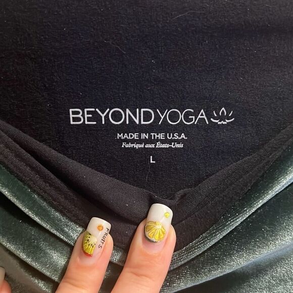 ✨Beyond Yoga VELVET MOTION SZ LARGE LEGGINGS IN EMERALD GREEN✨ - Picture 6 of 7
